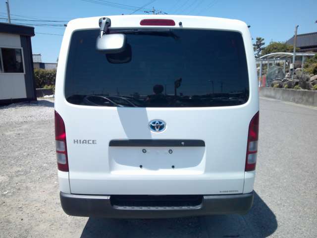Toyota Hiace Van 4