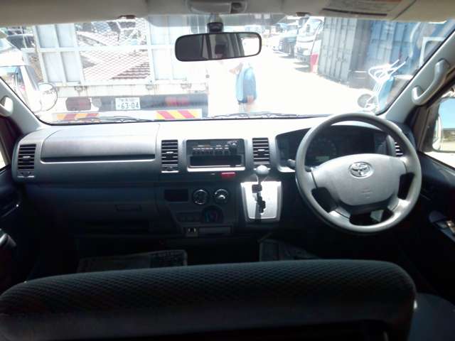 Toyota Hiace Van 6