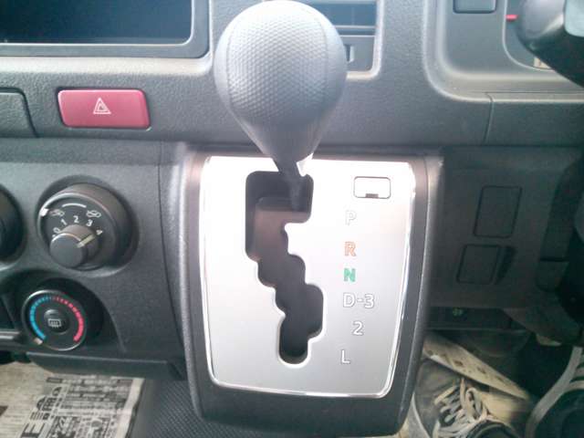 Toyota Hiace Van 9
