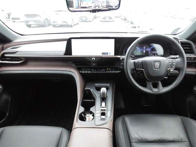 Toyota Crown Crossover 10