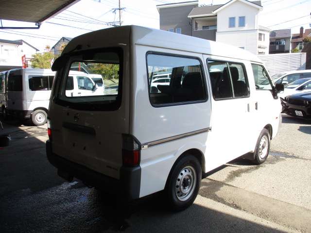 Nissan Vanette 6