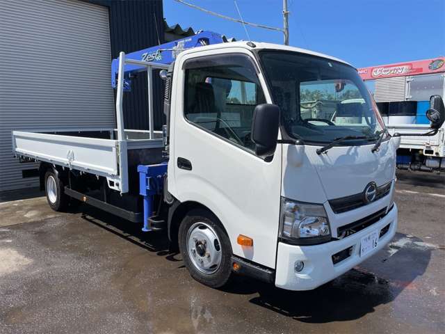 Hino Dutro 3