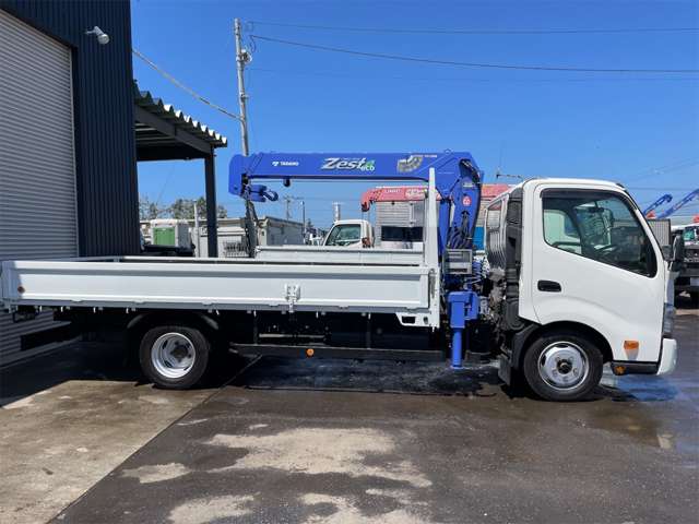 Hino Dutro 4