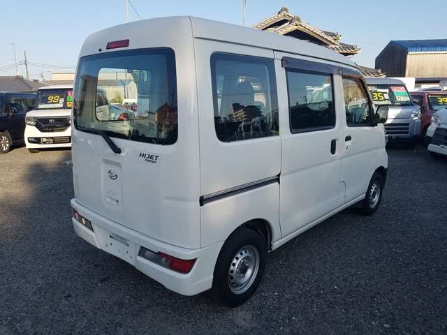 Daihatsu Hijet Cargo 6