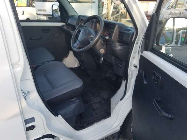 Daihatsu Hijet Cargo 7