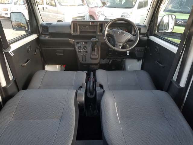 Daihatsu Hijet Cargo 10