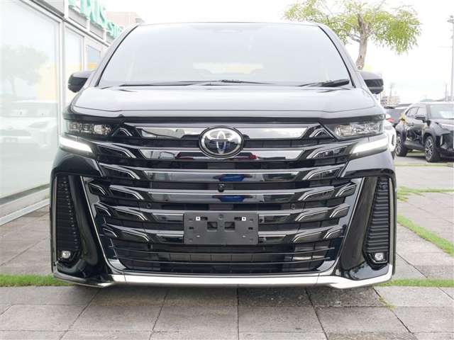 Toyota Vellfire 2