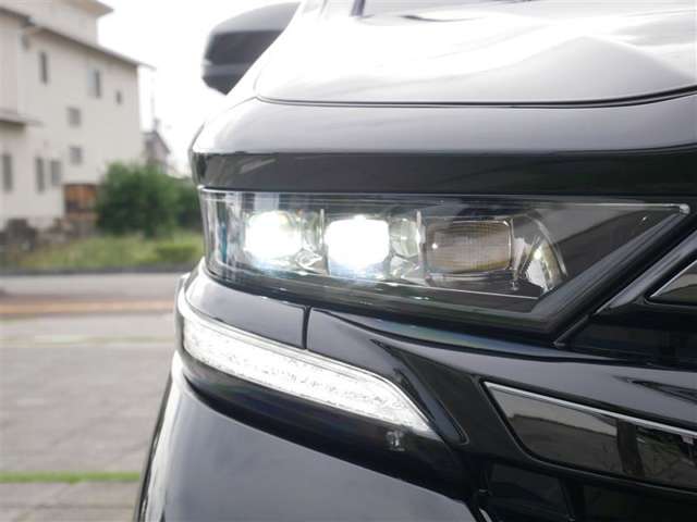 Toyota Vellfire 7