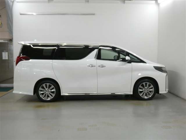 Toyota Alphard 4