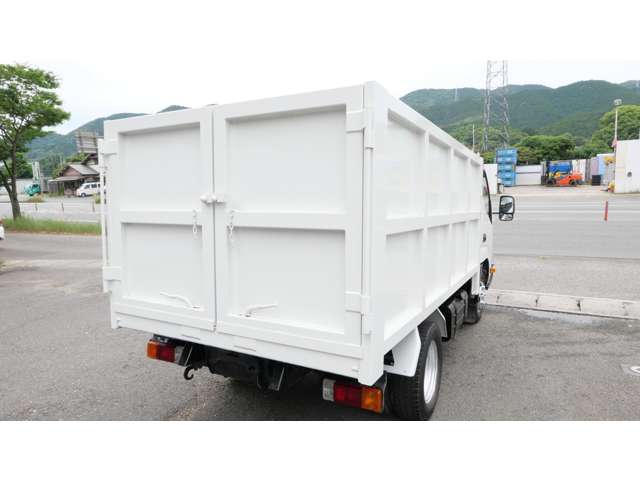 Hino Dutro 6