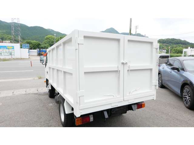 Hino Dutro 9