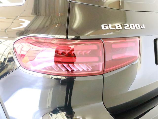Mercedes-Benz GLB 8