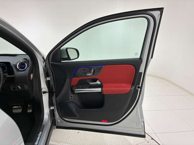 Mercedes-Benz GLA-Class 6