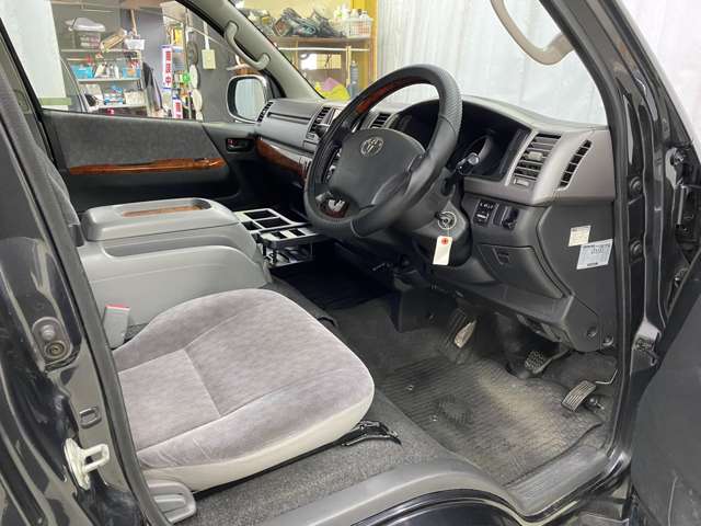 Toyota Regius Ace 3