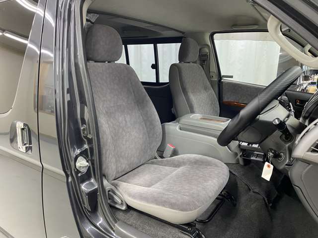 Toyota Regius Ace 4