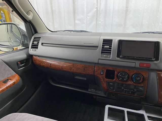 Toyota Regius Ace 8