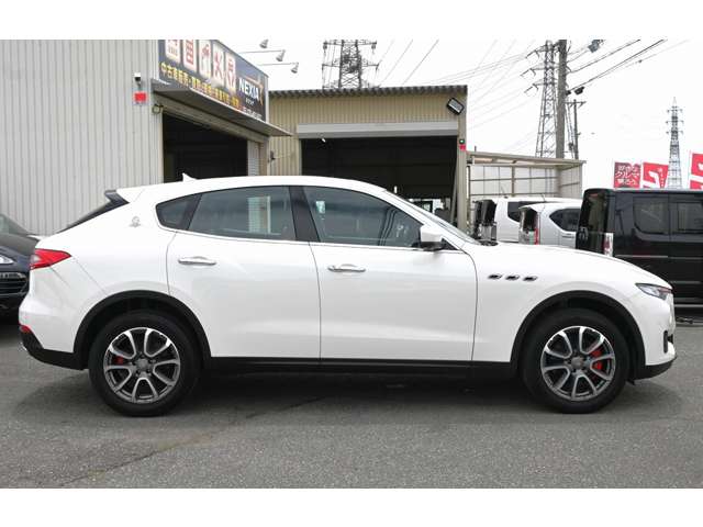 Maserati Levante 8