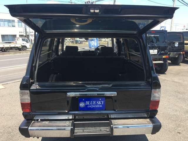 Toyota Land Cruiser 60 10