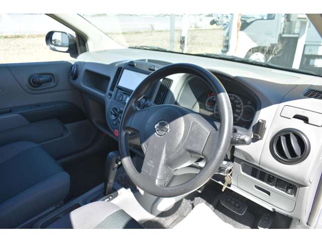 Nissan AD 5