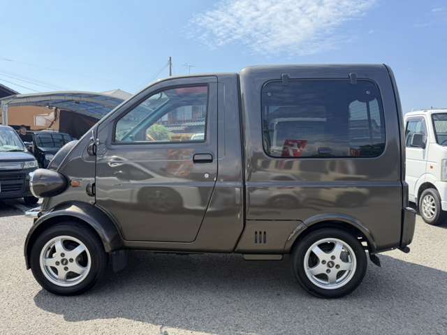 Daihatsu Midget II 9
