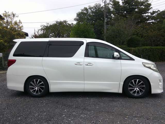Toyota Alphard 3