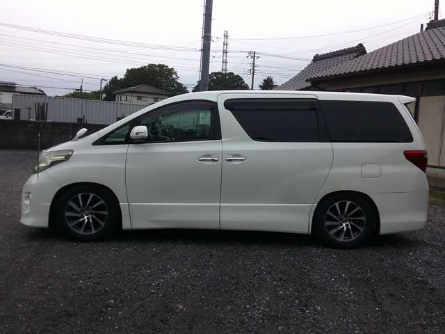Toyota Alphard 4