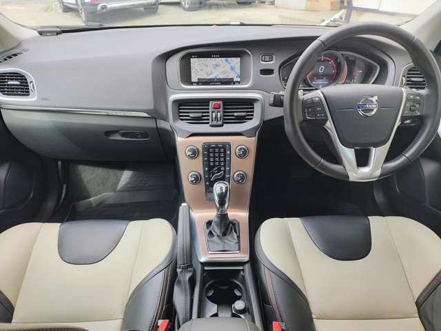 Volvo V40 Cross Country 2