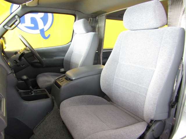 Toyota Hiace 7