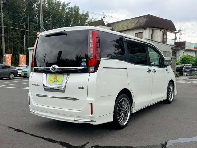 Toyota Esquire 5