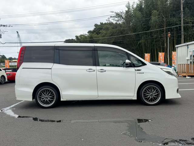 Toyota Esquire 9