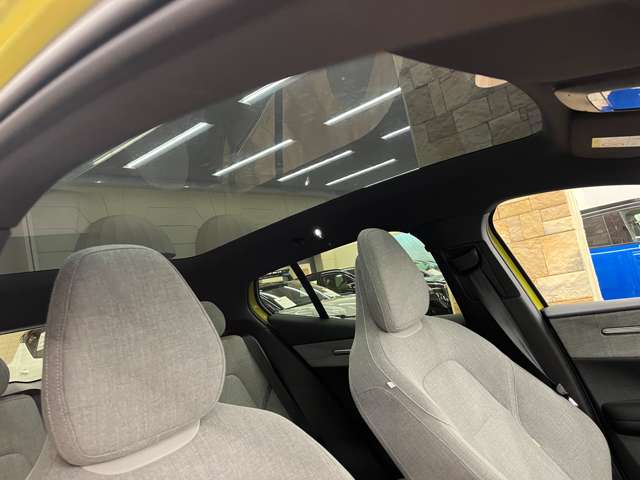 Volvo EX30 8
