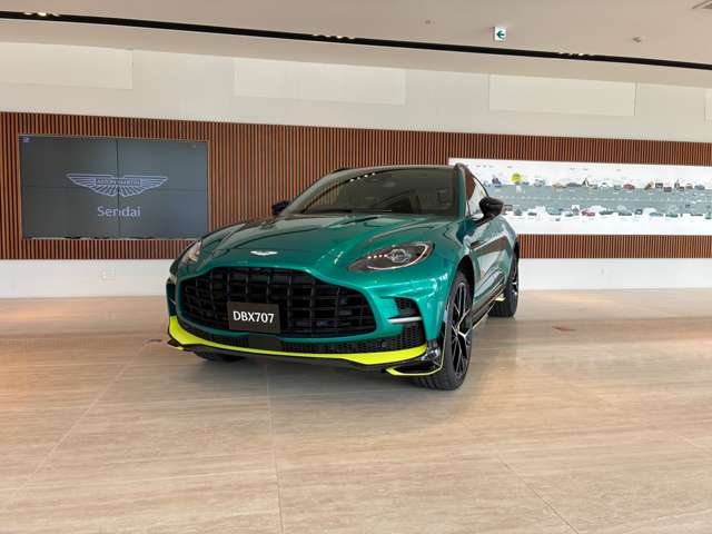 Aston Martin DBX 4