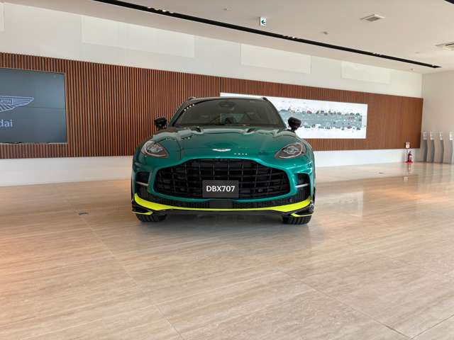 Aston Martin DBX 5