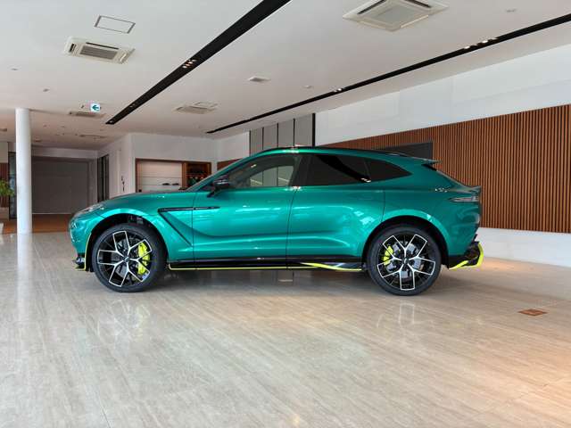 Aston Martin DBX 7