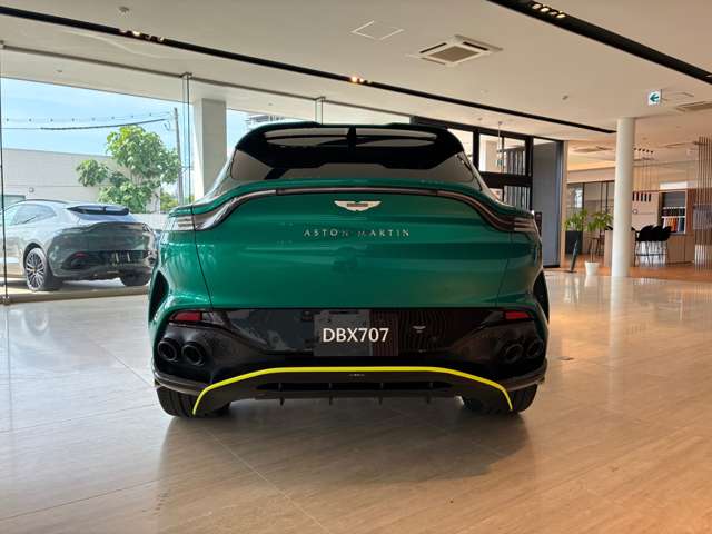 Aston Martin DBX 10