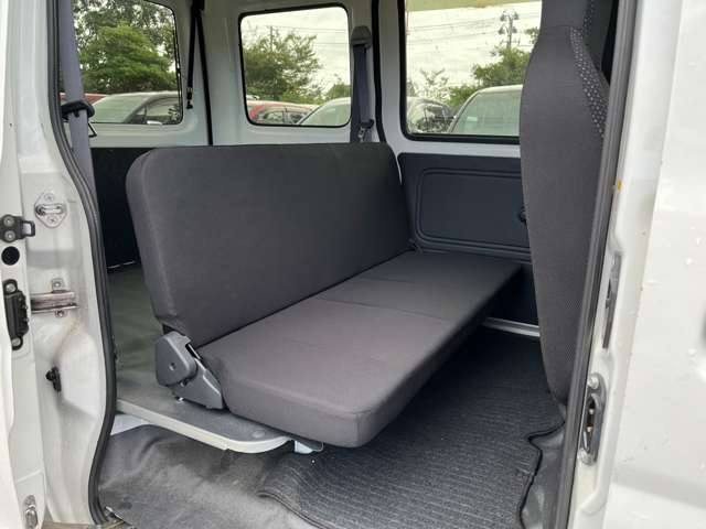 Daihatsu Hijet Cargo 12