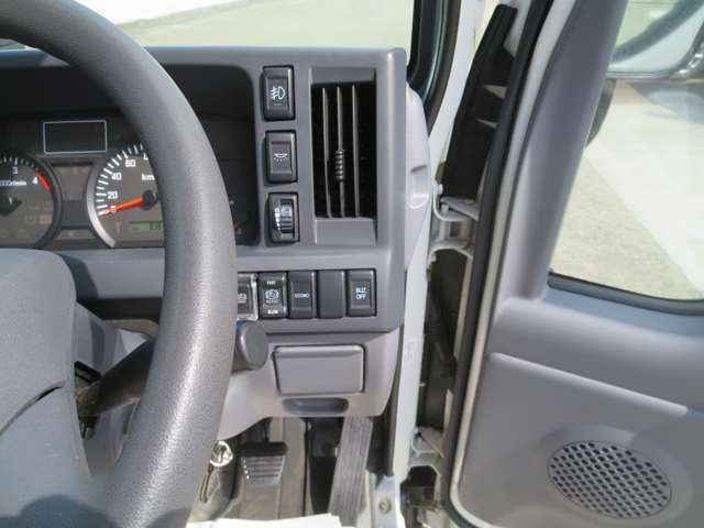 Isuzu Elf 8