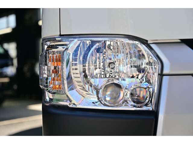 Toyota Hiace Van 12