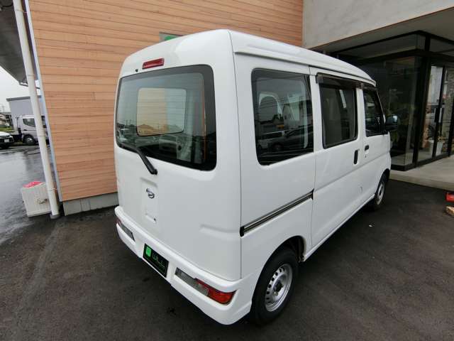 Daihatsu Hijet Cargo 12
