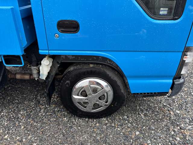 Isuzu Elf 8