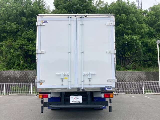 Hino Dutro 9