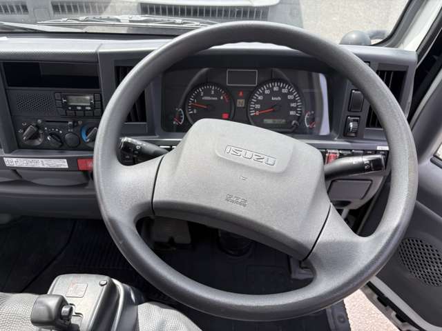 Isuzu Elf 11
