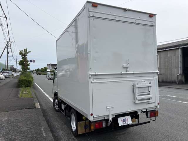 Isuzu Elf 6