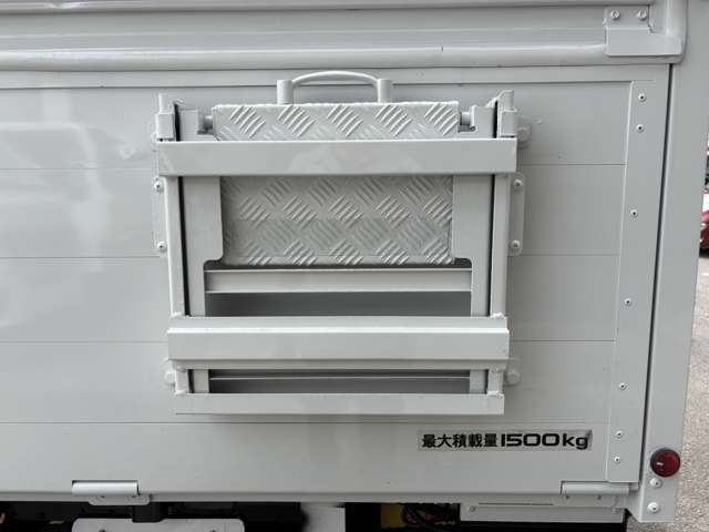 Isuzu Elf 7