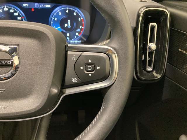 Volvo XC40 8