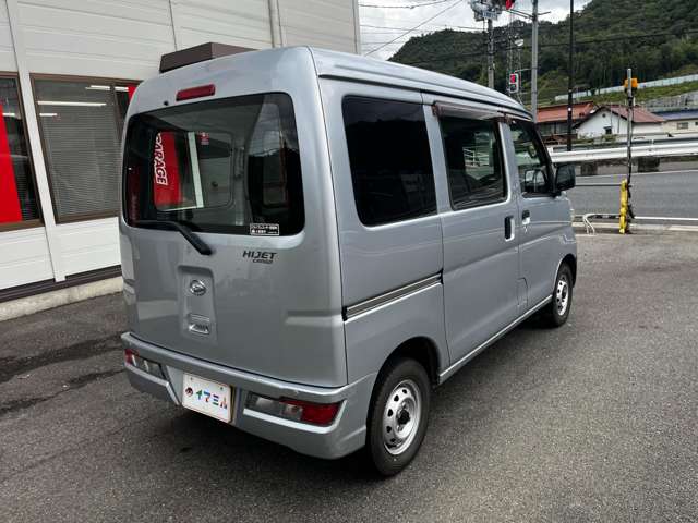 Daihatsu Hijet Cargo 11