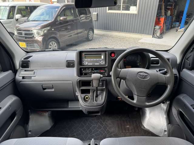 Toyota Pixis Van 11