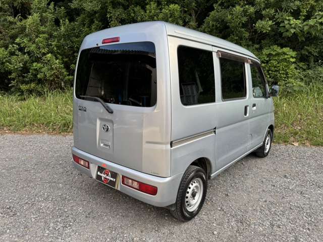 Toyota Pixis Van 10