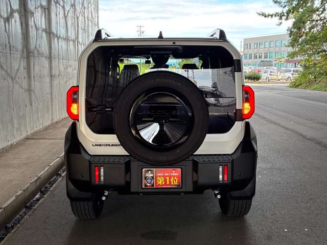 Toyota Land Cruiser FJ 12