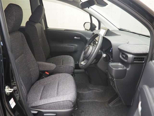 Toyota Sienta 11